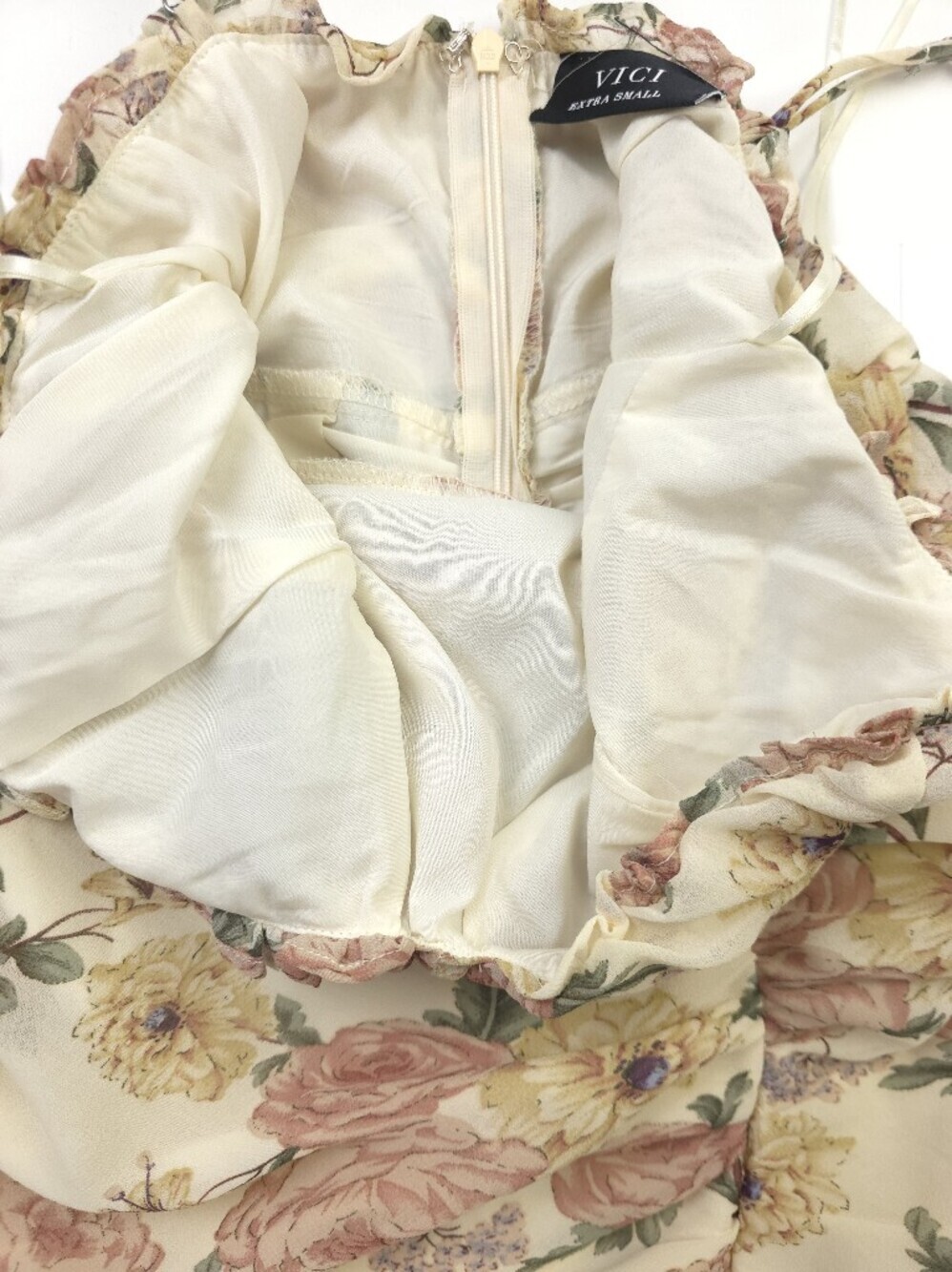 Vici Gorgeous Cream Floral Dress Sz Xs - Picture 8 of 13